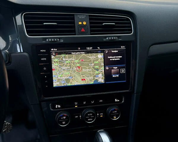 Серый Фольксваген e-Golf, объемом двигателя 0 л и пробегом 49 тыс. км за 14500 $, фото 44 на Automoto.ua