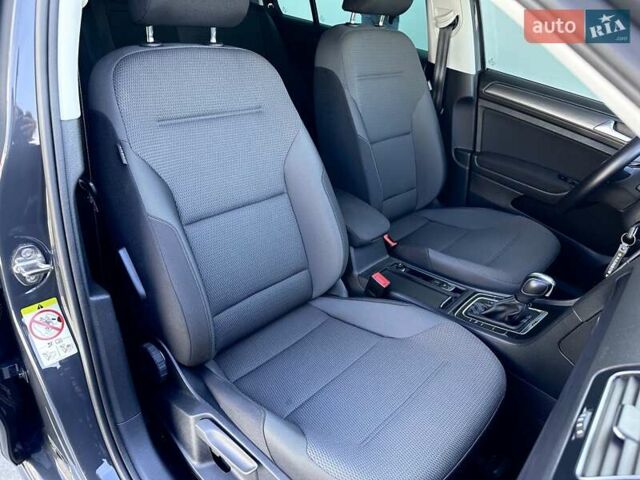 Серый Фольксваген e-Golf, объемом двигателя 0 л и пробегом 54 тыс. км за 16500 $, фото 36 на Automoto.ua