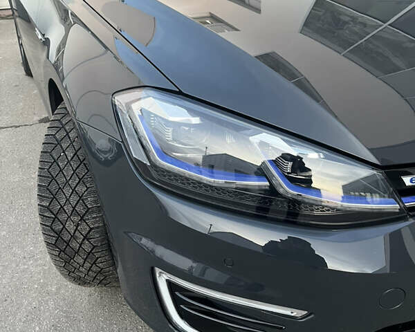 Сірий Фольксваген e-Golf, об'ємом двигуна 0 л та пробігом 27 тис. км за 17200 $, фото 13 на Automoto.ua