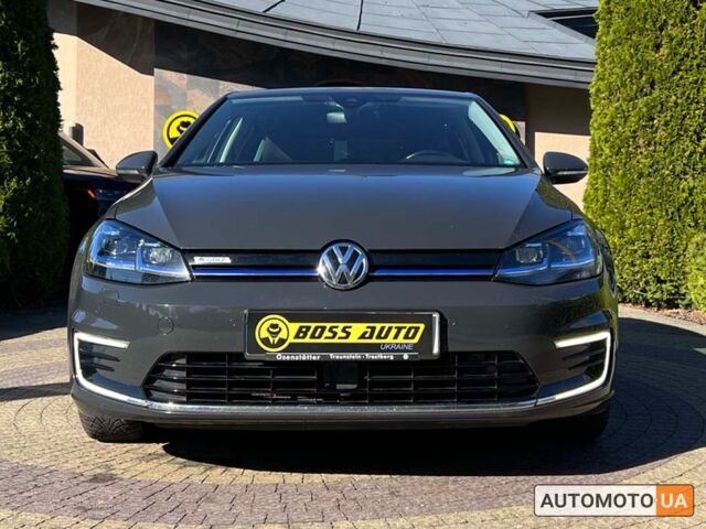 Серый Фольксваген e-Golf, объемом двигателя 36 л и пробегом 106 тыс. км за 15700 $, фото 1 на Automoto.ua