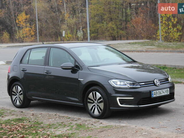 Серый Фольксваген e-Golf, объемом двигателя 0 л и пробегом 65 тыс. км за 13999 $, фото 6 на Automoto.ua