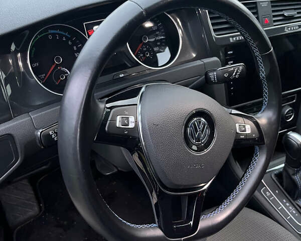 Сірий Фольксваген e-Golf, об'ємом двигуна 0 л та пробігом 27 тис. км за 17200 $, фото 14 на Automoto.ua