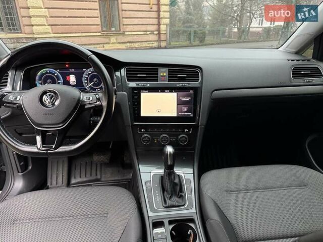 Серый Фольксваген e-Golf, объемом двигателя 0 л и пробегом 40 тыс. км за 15300 $, фото 21 на Automoto.ua
