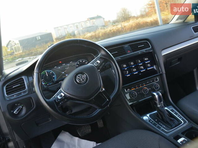 Серый Фольксваген e-Golf, объемом двигателя 0 л и пробегом 91 тыс. км за 13250 $, фото 51 на Automoto.ua