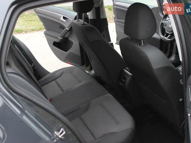 Серый Фольксваген e-Golf, объемом двигателя 0 л и пробегом 65 тыс. км за 13999 $, фото 26 на Automoto.ua