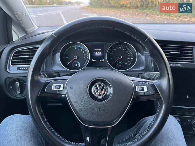 Серый Фольксваген e-Golf, объемом двигателя 0 л и пробегом 69 тыс. км за 12950 $, фото 20 на Automoto.ua