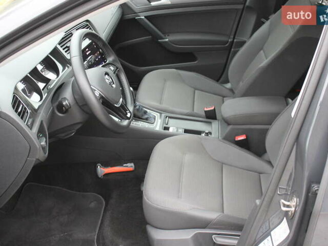 Серый Фольксваген e-Golf, объемом двигателя 0 л и пробегом 65 тыс. км за 13999 $, фото 24 на Automoto.ua