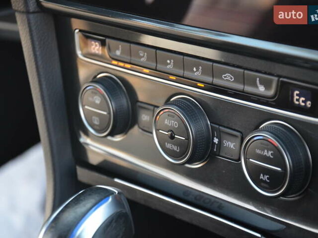 Серый Фольксваген e-Golf, объемом двигателя 0 л и пробегом 91 тыс. км за 13250 $, фото 64 на Automoto.ua