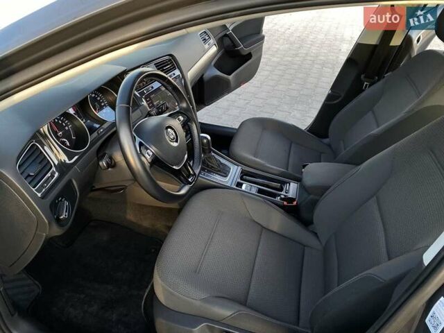 Серый Фольксваген e-Golf, объемом двигателя 0 л и пробегом 48 тыс. км за 14617 $, фото 17 на Automoto.ua