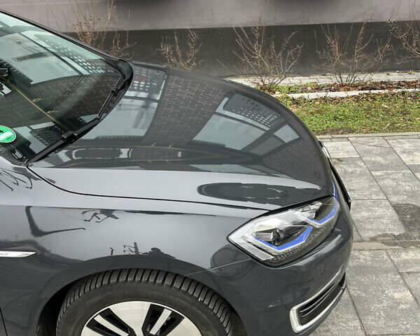 Серый Фольксваген e-Golf, объемом двигателя 0 л и пробегом 49 тыс. км за 14700 $, фото 37 на Automoto.ua