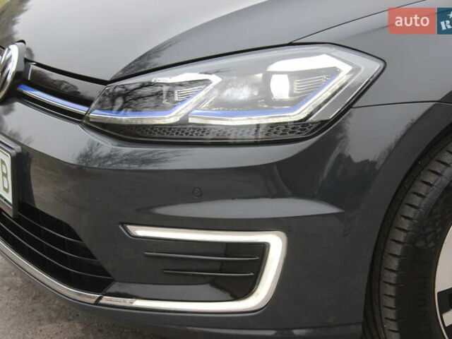 Серый Фольксваген e-Golf, объемом двигателя 0 л и пробегом 65 тыс. км за 13999 $, фото 11 на Automoto.ua
