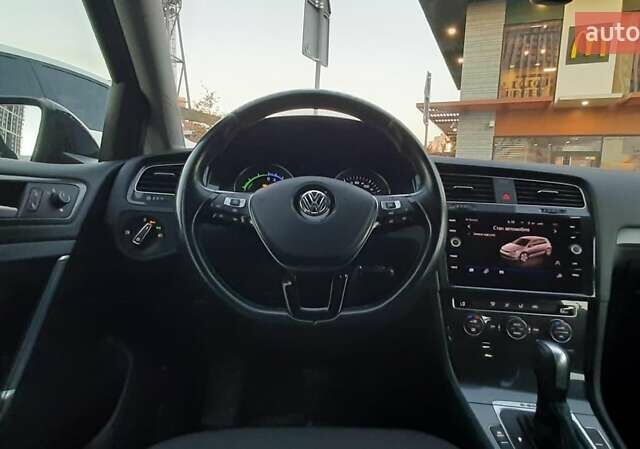 Серый Фольксваген e-Golf, объемом двигателя 0 л и пробегом 140 тыс. км за 12300 $, фото 21 на Automoto.ua