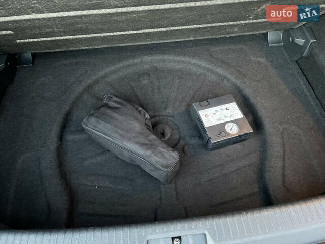 Серый Фольксваген e-Golf, объемом двигателя 0 л и пробегом 69 тыс. км за 12950 $, фото 32 на Automoto.ua