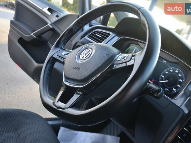 Серый Фольксваген e-Golf, объемом двигателя 0 л и пробегом 91 тыс. км за 13250 $, фото 62 на Automoto.ua