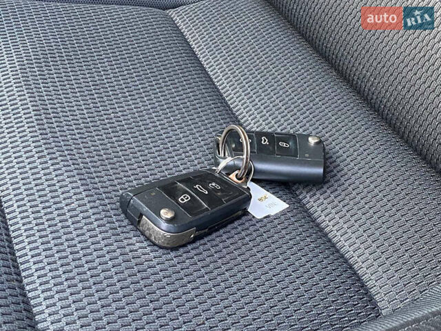 Серый Фольксваген e-Golf, объемом двигателя 0 л и пробегом 157 тыс. км за 12499 $, фото 60 на Automoto.ua