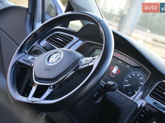 Серый Фольксваген e-Golf, объемом двигателя 0 л и пробегом 91 тыс. км за 13250 $, фото 57 на Automoto.ua