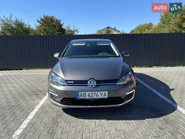 Серый Фольксваген e-Golf, объемом двигателя 0 л и пробегом 96 тыс. км за 16000 $, фото 3 на Automoto.ua