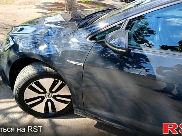 Серый Фольксваген e-Golf, объемом двигателя 0 л и пробегом 29 тыс. км за 16850 $, фото 2 на Automoto.ua