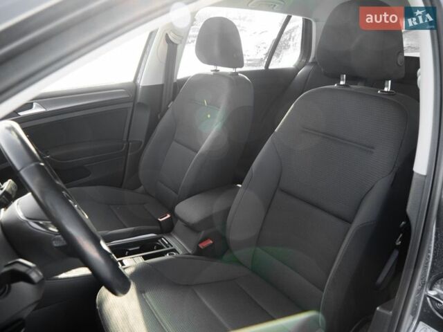 Серый Фольксваген e-Golf, объемом двигателя 0 л и пробегом 101 тыс. км за 14150 $, фото 11 на Automoto.ua