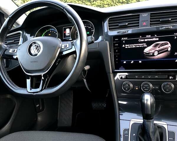 Серый Фольксваген e-Golf, объемом двигателя 0 л и пробегом 44 тыс. км за 16500 $, фото 7 на Automoto.ua