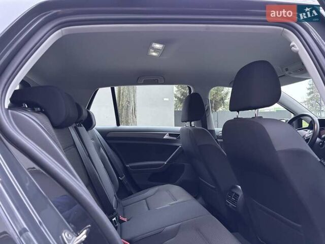 Серый Фольксваген e-Golf, объемом двигателя 0 л и пробегом 60 тыс. км за 16900 $, фото 60 на Automoto.ua