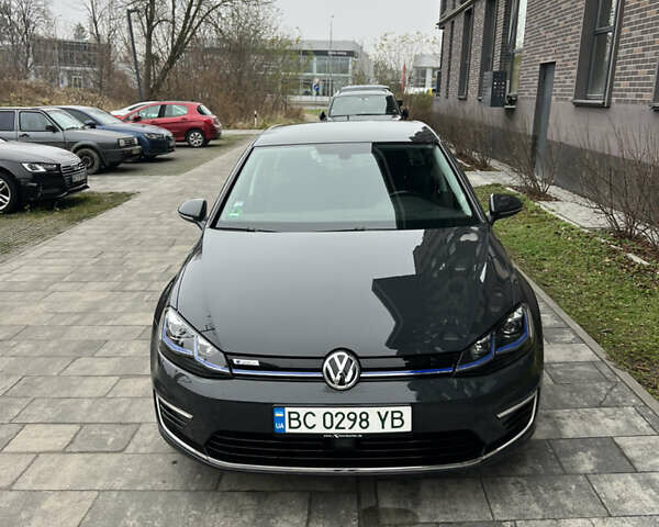 Серый Фольксваген e-Golf, объемом двигателя 0 л и пробегом 49 тыс. км за 14700 $, фото 36 на Automoto.ua