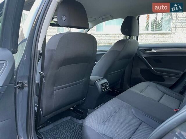 Серый Фольксваген e-Golf, объемом двигателя 0 л и пробегом 62 тыс. км за 14300 $, фото 29 на Automoto.ua