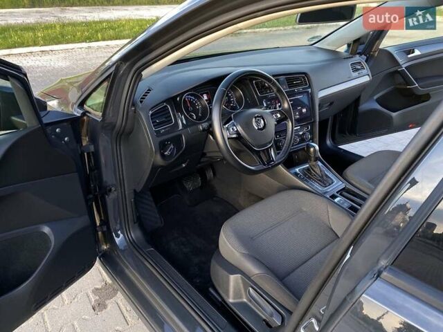 Серый Фольксваген e-Golf, объемом двигателя 0 л и пробегом 48 тыс. км за 14617 $, фото 15 на Automoto.ua