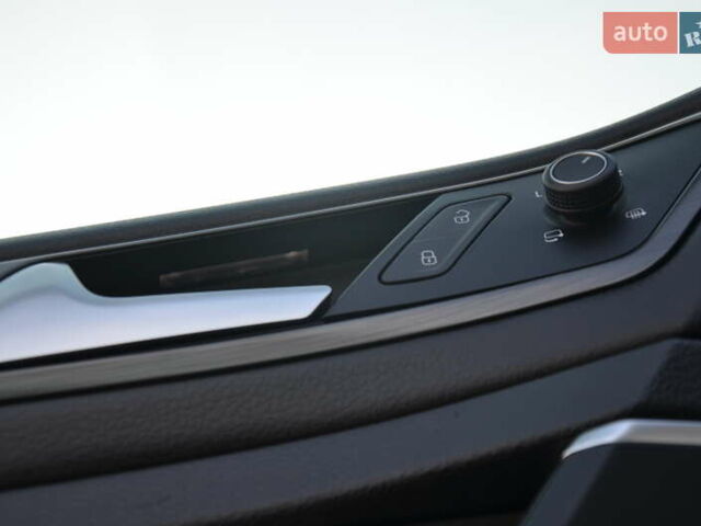 Серый Фольксваген e-Golf, объемом двигателя 0 л и пробегом 91 тыс. км за 13250 $, фото 46 на Automoto.ua