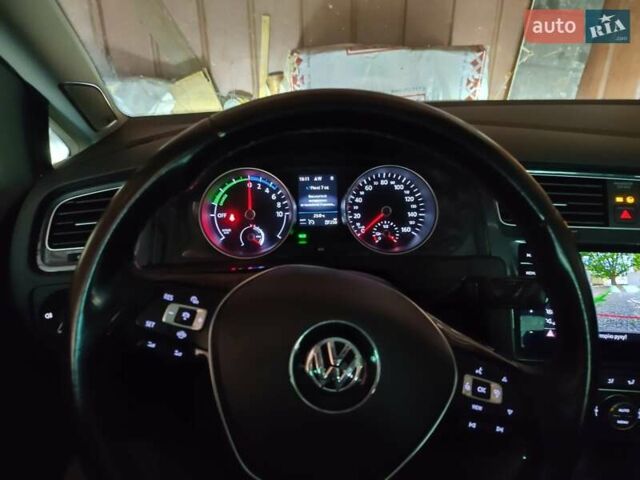 Серый Фольксваген e-Golf, объемом двигателя 0 л и пробегом 29 тыс. км за 14800 $, фото 2 на Automoto.ua