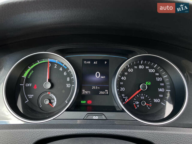 Серый Фольксваген e-Golf, объемом двигателя 0 л и пробегом 27 тыс. км за 14400 $, фото 25 на Automoto.ua