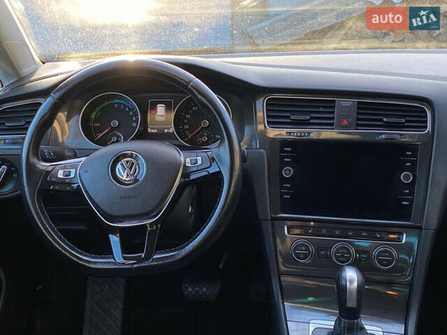Серый Фольксваген e-Golf, объемом двигателя 0 л и пробегом 157 тыс. км за 12499 $, фото 43 на Automoto.ua