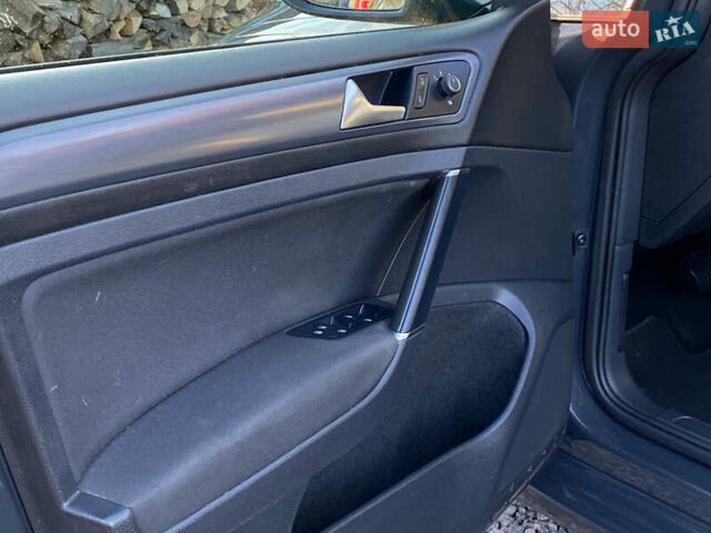 Серый Фольксваген e-Golf, объемом двигателя 0 л и пробегом 157 тыс. км за 12499 $, фото 50 на Automoto.ua