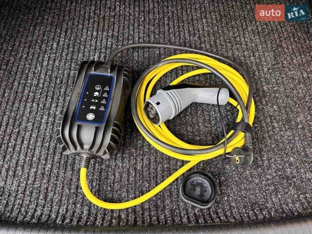 Серый Фольксваген e-Golf, объемом двигателя 0 л и пробегом 60 тыс. км за 16900 $, фото 75 на Automoto.ua