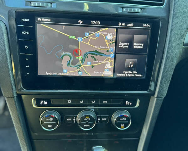 Серый Фольксваген e-Golf, объемом двигателя 0 л и пробегом 77 тыс. км за 13500 $, фото 11 на Automoto.ua