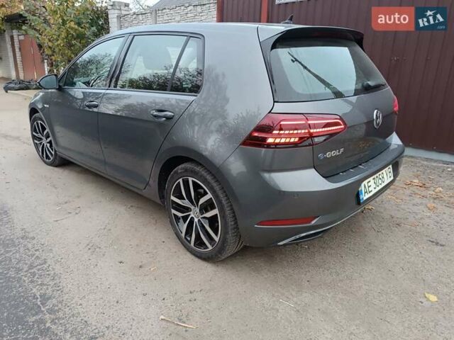 Серый Фольксваген e-Golf, объемом двигателя 0 л и пробегом 40 тыс. км за 15800 $, фото 4 на Automoto.ua