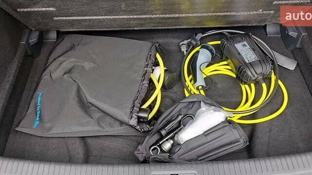 Серый Фольксваген e-Golf, объемом двигателя 0 л и пробегом 95 тыс. км за 14500 $, фото 19 на Automoto.ua