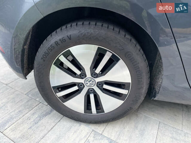 Серый Фольксваген e-Golf, объемом двигателя 0 л и пробегом 91 тыс. км за 13500 $, фото 9 на Automoto.ua