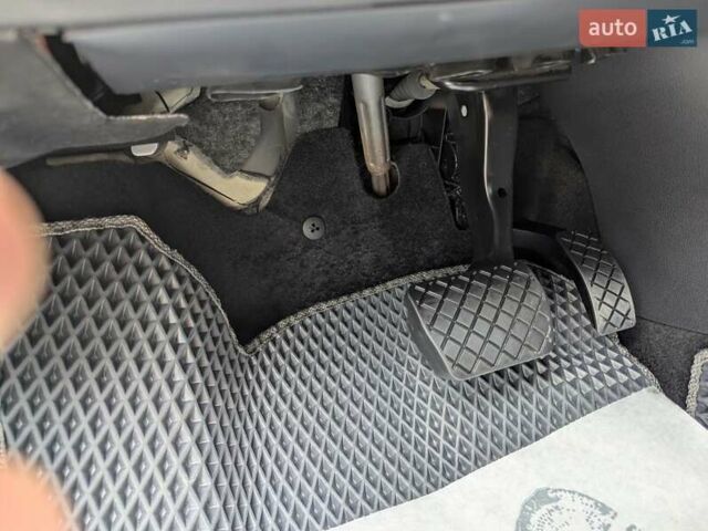 Серый Фольксваген e-Golf, объемом двигателя 0 л и пробегом 29 тыс. км за 14800 $, фото 20 на Automoto.ua