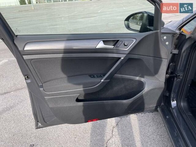 Серый Фольксваген e-Golf, объемом двигателя 0 л и пробегом 103 тыс. км за 13300 $, фото 17 на Automoto.ua