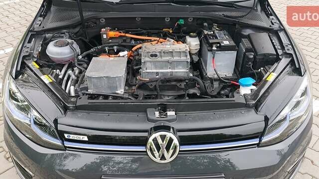 Серый Фольксваген e-Golf, объемом двигателя 0 л и пробегом 95 тыс. км за 14500 $, фото 17 на Automoto.ua