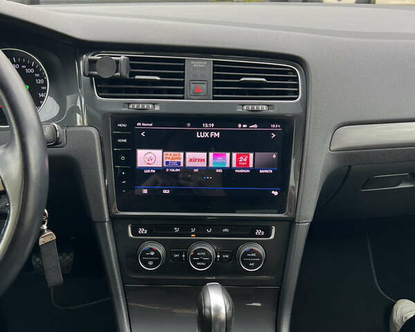 Серый Фольксваген e-Golf, объемом двигателя 0 л и пробегом 45 тыс. км за 14800 $, фото 27 на Automoto.ua