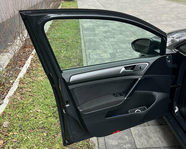 Серый Фольксваген e-Golf, объемом двигателя 0 л и пробегом 49 тыс. км за 14700 $, фото 22 на Automoto.ua