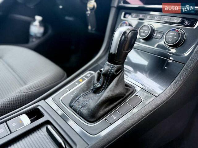 Фольксваген e-Golf 2020 в Кропивницком (Кировограде) на Automoto.ua Серый Фольксваген e-Golf, объемом двигателя 0 л и пробегом 125 тыс. км за 14550 $, фото 27 на Automoto.ua