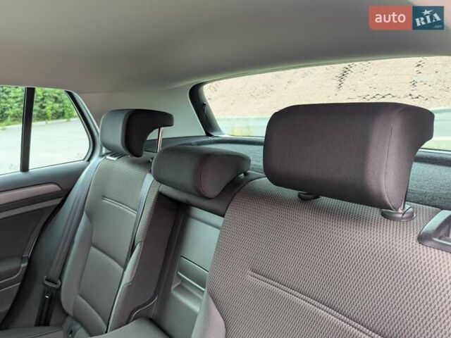 Серый Фольксваген e-Golf, объемом двигателя 0 л и пробегом 29 тыс. км за 14800 $, фото 39 на Automoto.ua