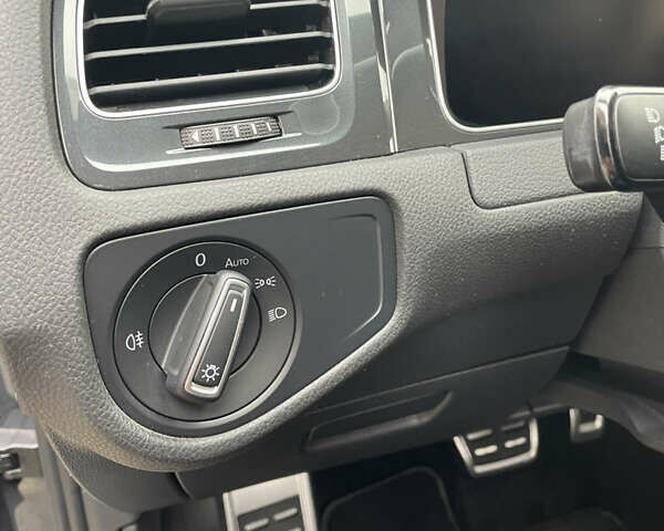 Сірий Фольксваген e-Golf, об'ємом двигуна 0 л та пробігом 40 тис. км за 16500 $, фото 22 на Automoto.ua