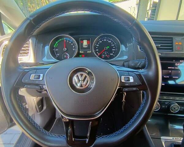 Серый Фольксваген e-Golf, объемом двигателя 0 л и пробегом 59 тыс. км за 16500 $, фото 2 на Automoto.ua