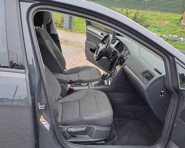 Серый Фольксваген e-Golf, объемом двигателя 0 л и пробегом 54 тыс. км за 16500 $, фото 41 на Automoto.ua