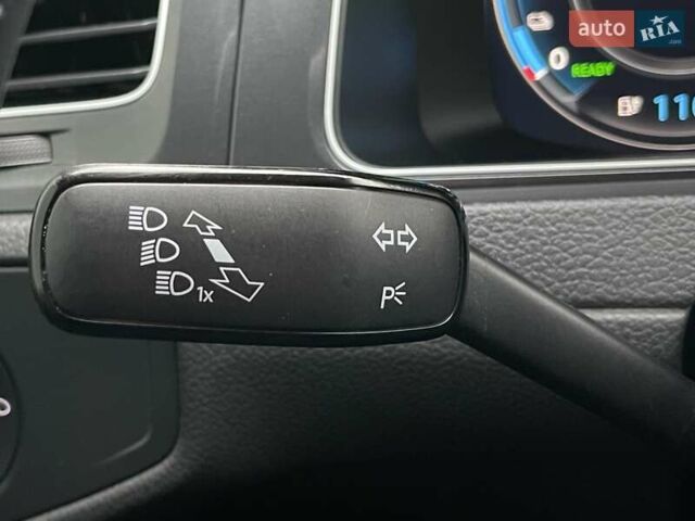 Серый Фольксваген e-Golf, объемом двигателя 0 л и пробегом 108 тыс. км за 13499 $, фото 42 на Automoto.ua
