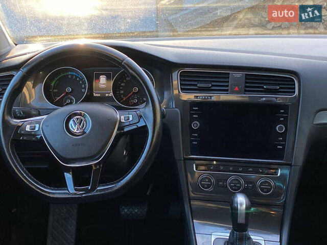 Серый Фольксваген e-Golf, объемом двигателя 0 л и пробегом 157 тыс. км за 12499 $, фото 44 на Automoto.ua